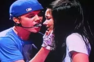 Gadis yang diajak naik panggung sama Justin Bieber ternyata calon mantu Maia Estianty, ini sosoknya