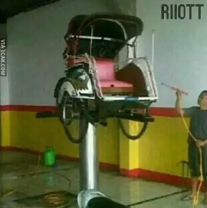 Potret kocak orang nyuci kendaraan Berbagai sumber