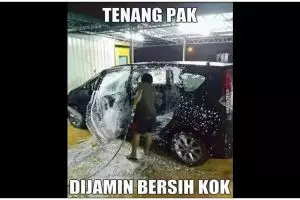 11 Gaya lucu orang nyuci kendaraan ini bikin tepuk jidat, susah diungkap dengan kata-kata