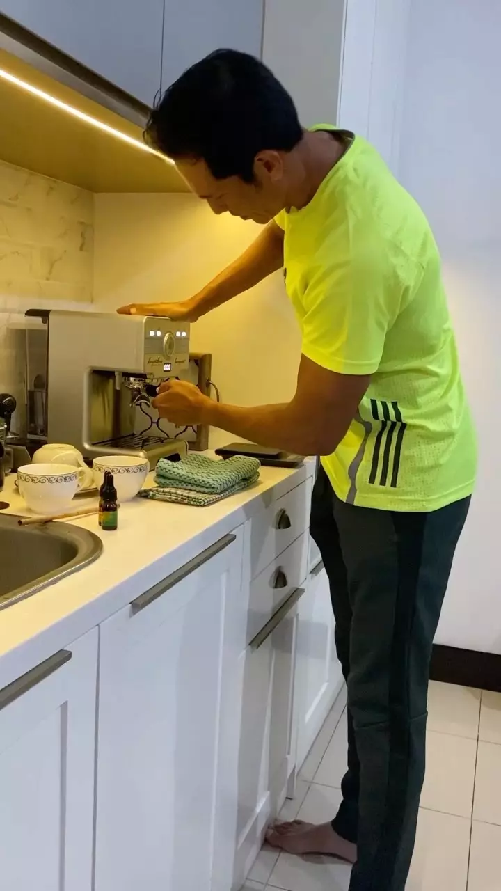 dapur rumah Adrian Maulana © 2024 brilio.net