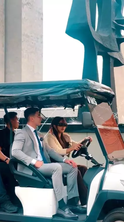 Fuji temani Verrel Bramasta ngantor © Instagram