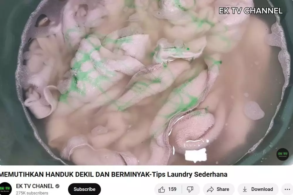 Trik mudah memutihkan handuk dekil dan berminyak © YouTube