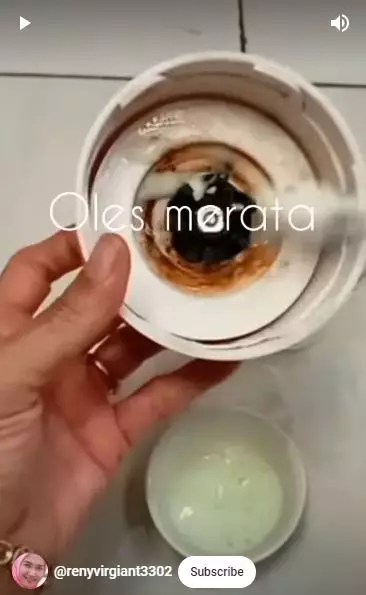 cara bersihkan kerak hitam di mesin blender © YouTube