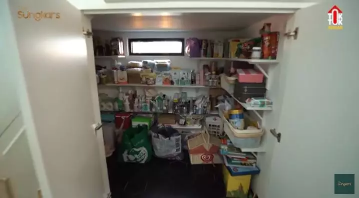 9 potret dapur bersih Fitri Tropica  © 2024 brilio.net