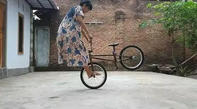 Potret kocak kegiatan emak-emak multitasking Berbagai sumber