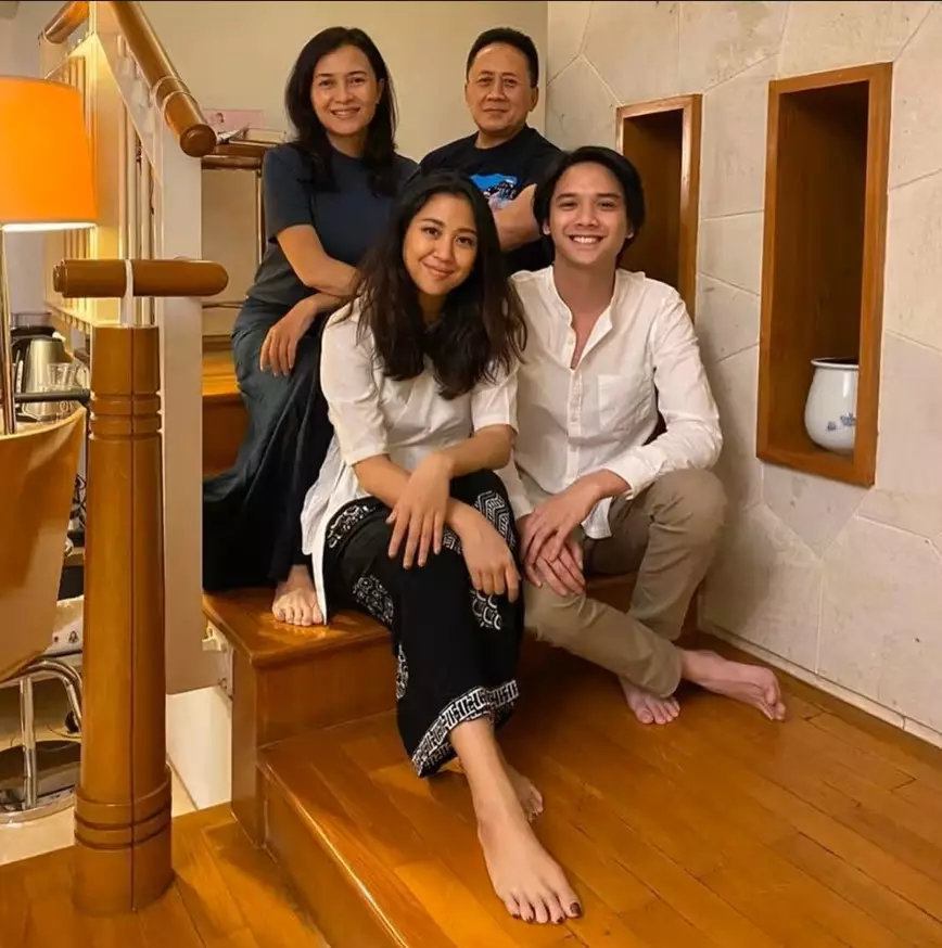 potret kenangan sherina munaf dan baskara mahendra © 2025 Instagram potret kenangan sherina munaf dan baskara mahendra © 2025 Instagram