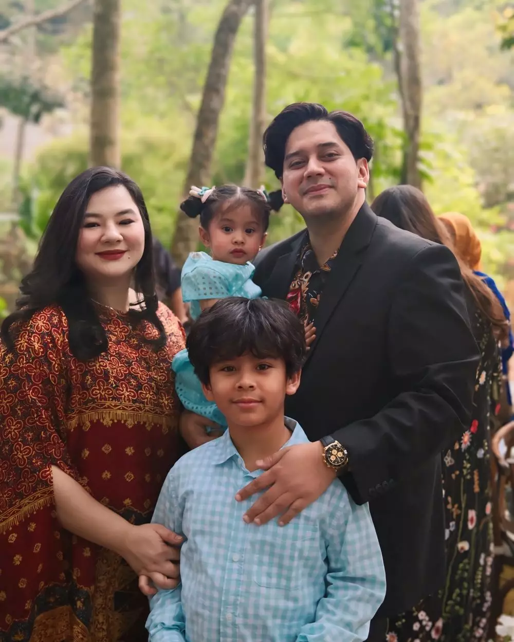 penampilan terbaru Eriska Rein jadi IRT © Instagram