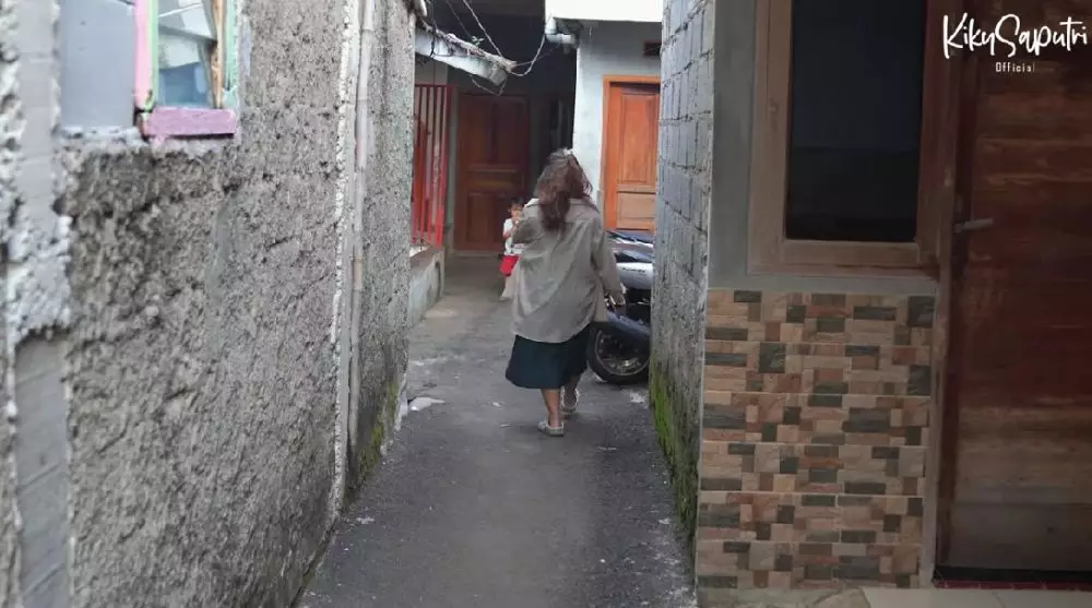 dapur masa kecil Kiky Saputri © YouTube