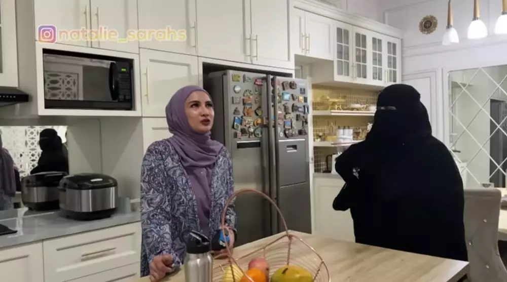 dapur Umi Pipik minimalis serba putih © YouTube