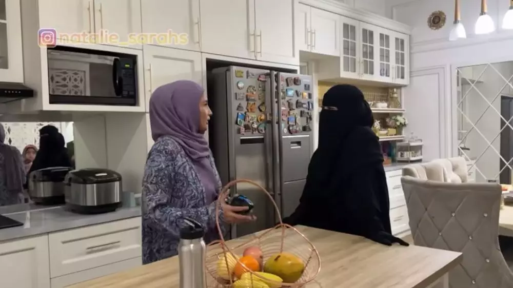 dapur Umi Pipik minimalis serba putih © YouTube