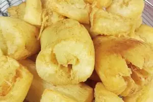 Cara membuat singkong goreng mekar super crispy di luar dan lembut di dalam