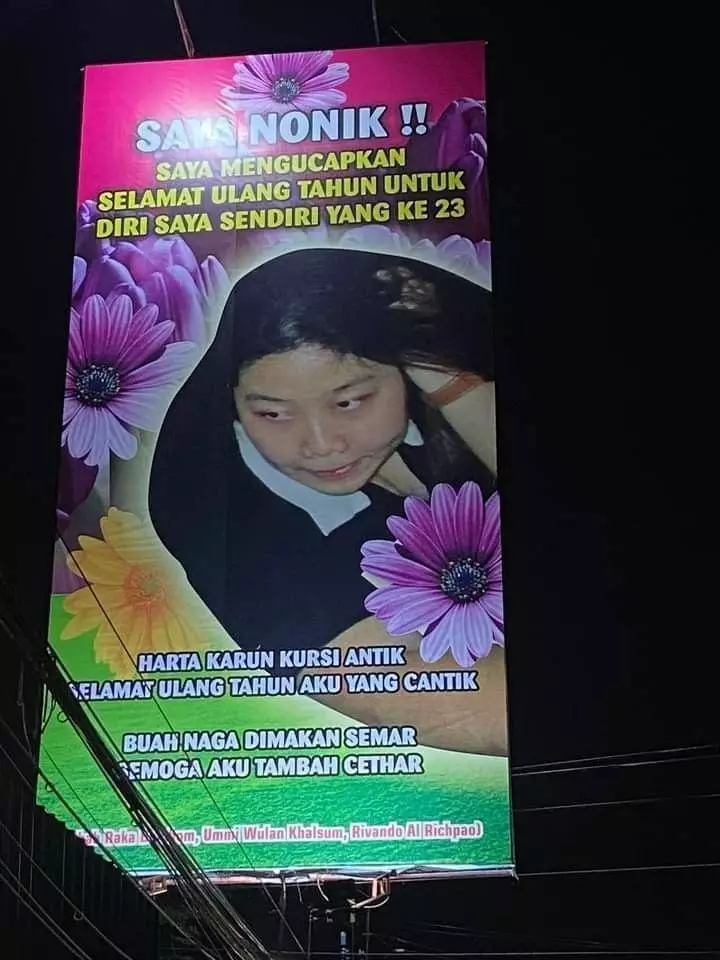 spanduk tulisan lucu © Facebook spanduk tulisan lucu © Facebook