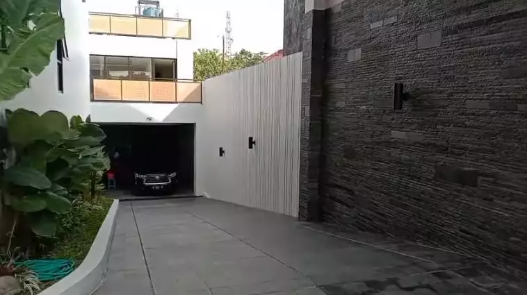 teras rumah denny caknan © berbagai sumber