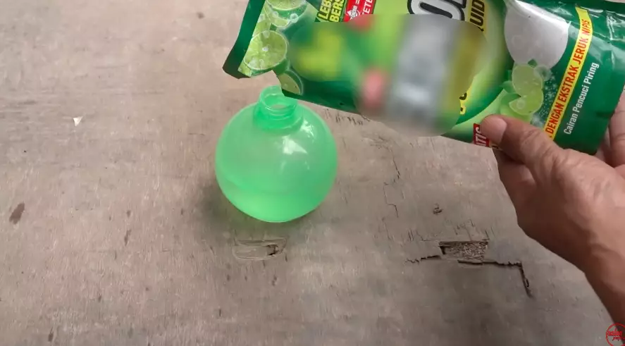 cara mencuci kipas angin dalam 5 menit pakai sabun cuci piring © 2024 brilio.net cara mencuci kipas angin dalam 5 menit pakai sabun cuci piring © 2024 brilio.net