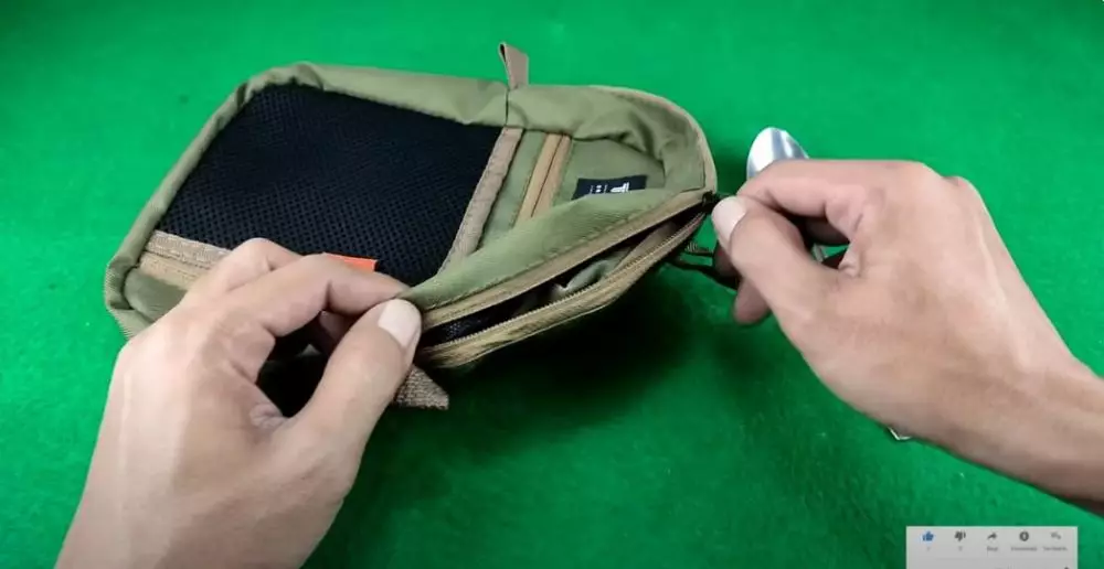 trik bapak-bapak perbaiki resleting tas lepas © YouTube trik bapak-bapak perbaiki resleting tas lepas © YouTube