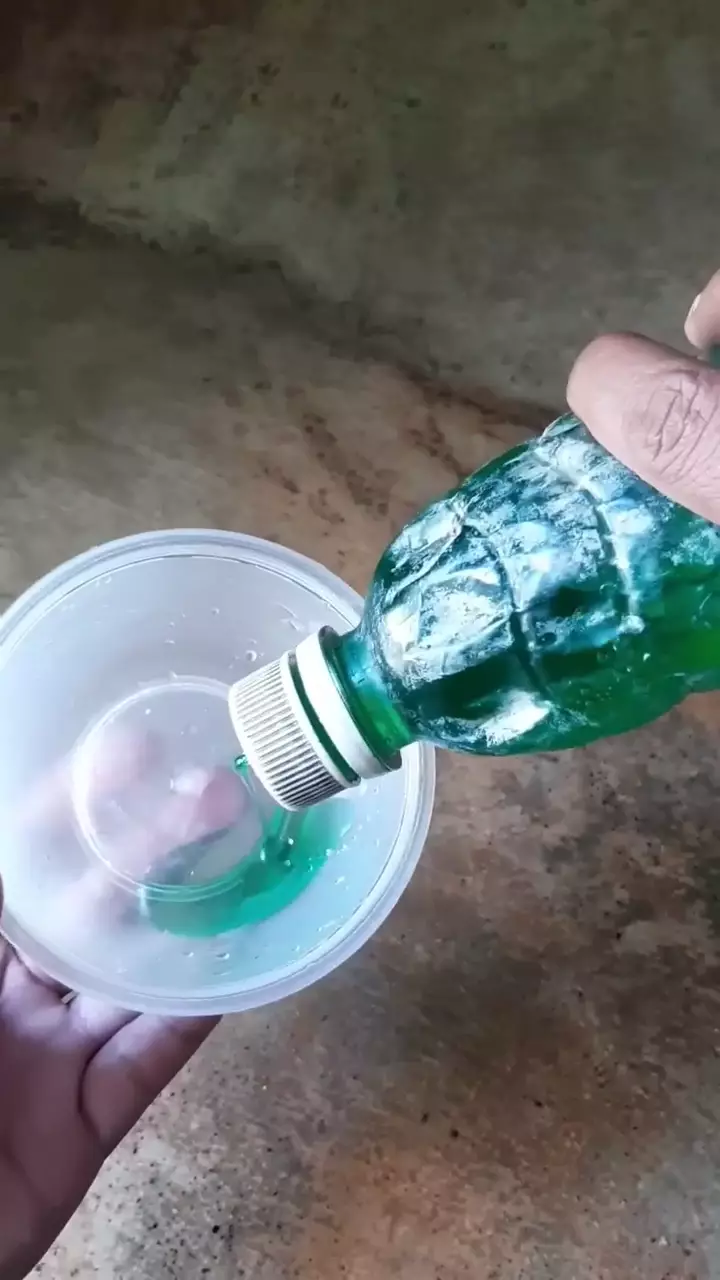 cairan pengusir semut © 2023 brilio.net cairan pengusir semut © 2023 brilio.net