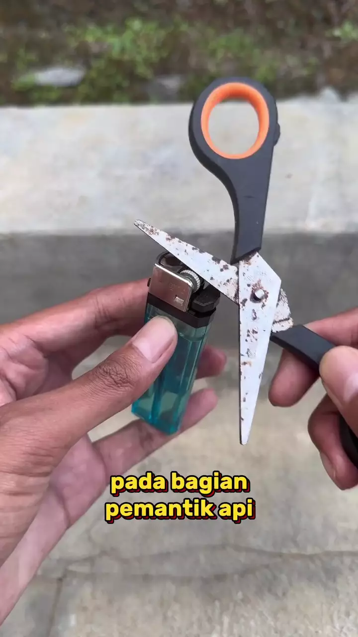 cara jitu menajamkan gunting tumpul © Facebook