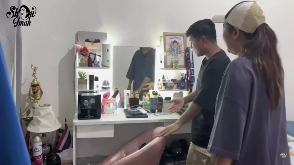 kamar rumah jirayut di indonesia © 2025 YouTube