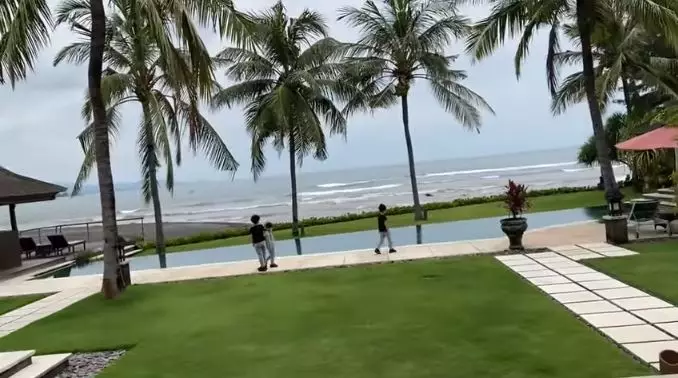 potret interior rumah Ratna Galih di Bali © YouTube