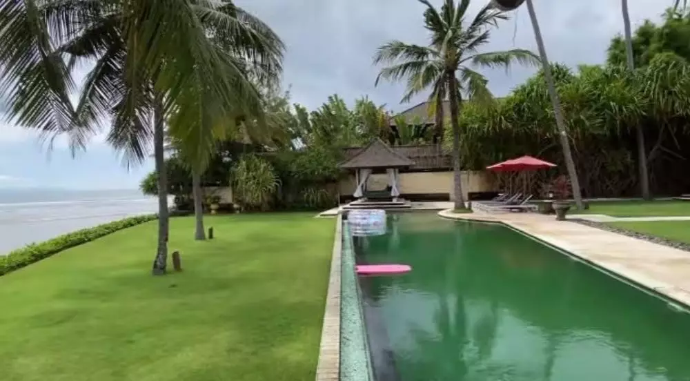 potret interior rumah Ratna Galih di Bali © YouTube