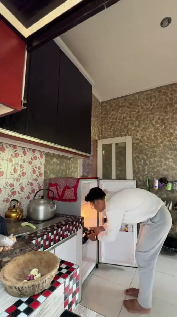 dapurnya estetik meski full motif © TikTok