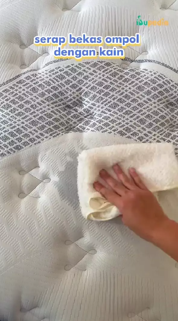cara hilangkan noda ompol © TikTok cara hilangkan noda ompol © TikTok