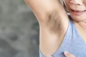 Bukan pakai deodoran spray, ini trik putihkan ketiak hitam dan penuh daki pakai 1 jenis umbi-umbian