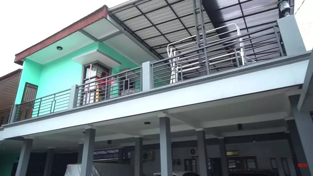 rumah ayu ting ting wc dan dapunya nyeleneh © 2024 brilio.net rumah ayu ting ting wc dan dapunya nyeleneh © 2024 brilio.net