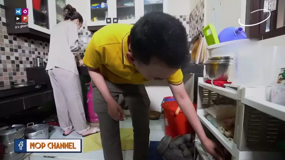 rumah ayu ting ting wc dan dapunya nyeleneh © 2024 brilio.net rumah ayu ting ting wc dan dapunya nyeleneh © 2024 brilio.net