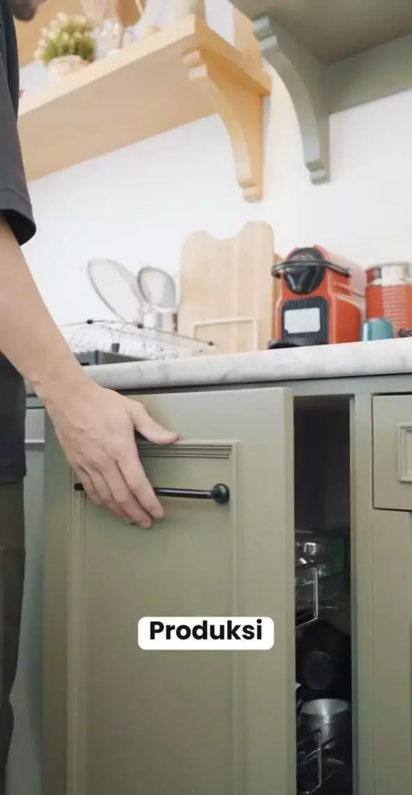 potret dapur segaris di rumah ricky harun © berbagai sumber