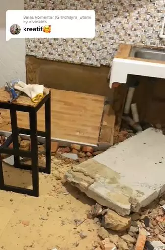 Makeover dapur berantakan ukuran 3x3 meter jadi estetik © 2023 brilio.net Makeover dapur berantakan ukuran 3x3 meter jadi estetik © 2023 brilio.net