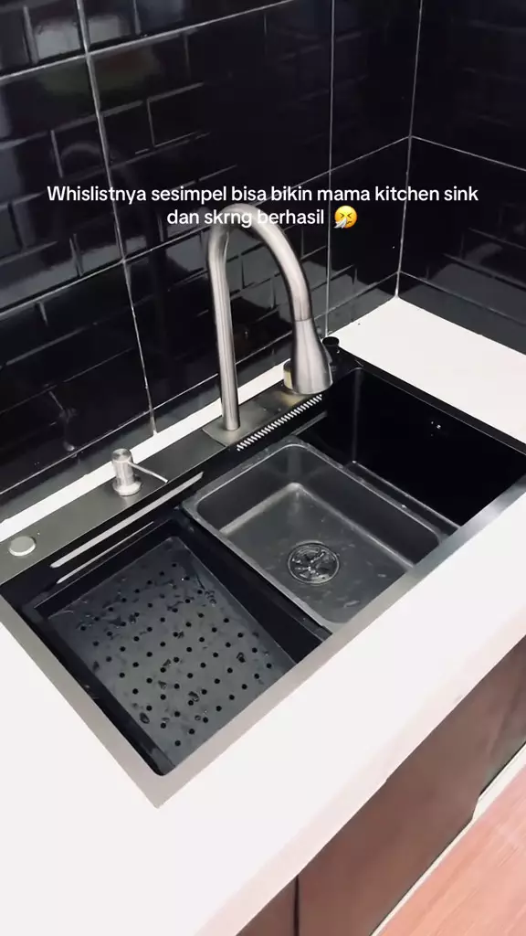 dapur ibu di-makeover pakai barang dari dapur  © 2025 TikTok