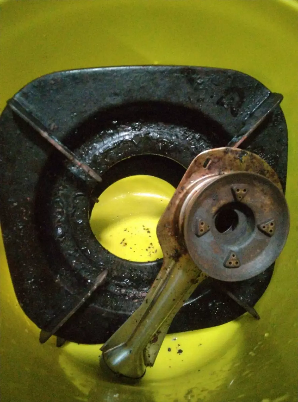 trik bersihkan tungku kompor berkerak dalam 10 menit © Facebook