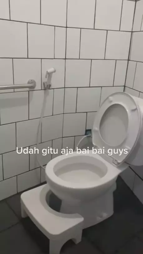 kamar mandi tua disulap jadi apik ramah lansia © 2023 brilio.net kamar mandi tua disulap jadi apik ramah lansia © 2023 brilio.net