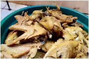Tak usah dipresto, cara cepat merebus daging bebek agar empuk dan antiamis ini butuh 3 bahan dapur