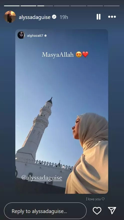Alyssa Daguise berangkat umrah © Instagram Alyssa Daguise berangkat umrah © Instagram