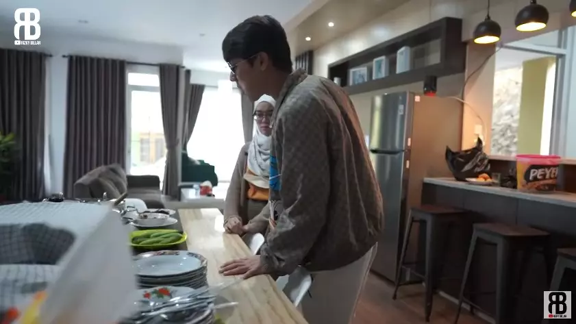 dapur Lesty Kejora minimalis © YouTube