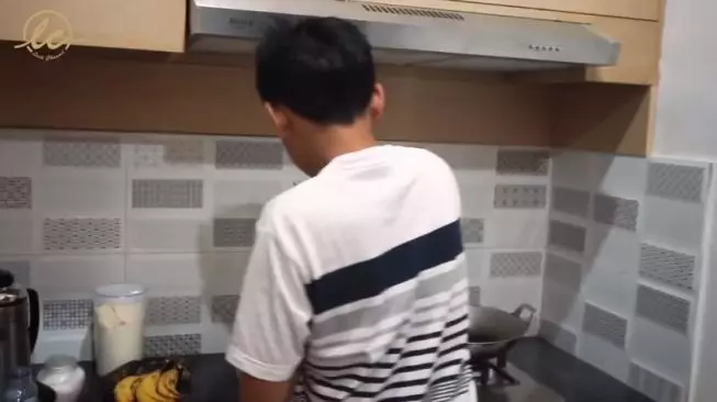 dapur Lesty Kejora minimalis © YouTube