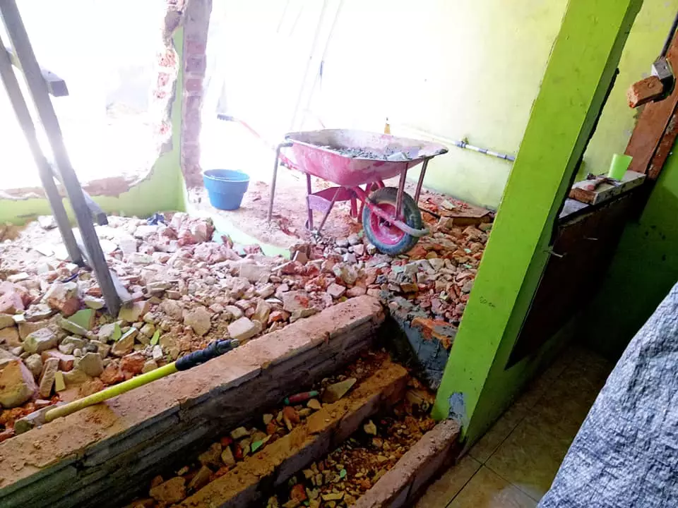 dapur sempit direnovasi jadi semi tingkat © Facebook/Lia Aulia dapur sempit direnovasi jadi semi tingkat © Facebook/Lia Aulia