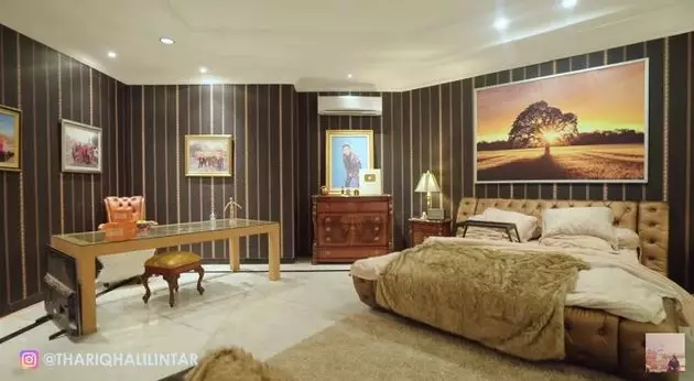 Kamar bujang Thariq Halilintar serasa di hotel © YouTube Kamar bujang Thariq Halilintar serasa di hotel © YouTube