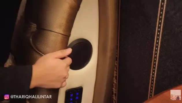 Kamar bujang Thariq Halilintar serasa di hotel © YouTube Kamar bujang Thariq Halilintar serasa di hotel © YouTube