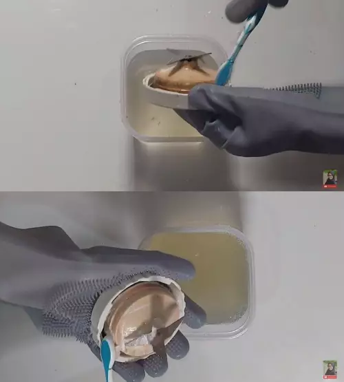 Trik bersihkan bagian bawah pisau blender © YouTube