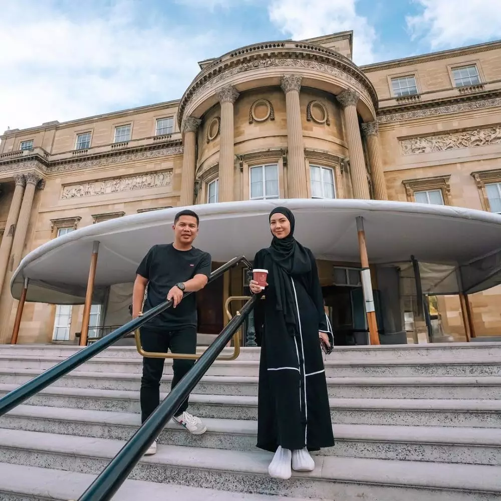 fakta sawkani jamhuri suami ratna galih © 2025 Instagram fakta sawkani jamhuri suami ratna galih © 2025 Instagram