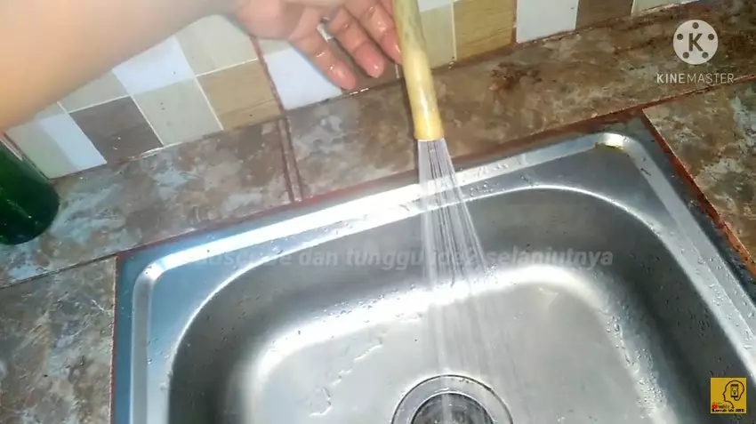 Cara sulap keran wastafel jadi shower cuci piring © YouTube