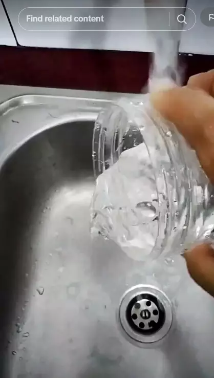 cara hilangkan bau tengik toples pakai garam © 2023 brilio.net cara hilangkan bau tengik toples pakai garam © 2023 brilio.net