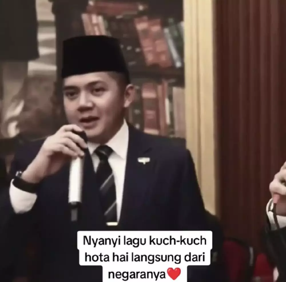 Mayor Teddy nyanyi Kuch Kuch Hota Hai © Berbagai sumber Mayor Teddy nyanyi Kuch Kuch Hota Hai © Berbagai sumber