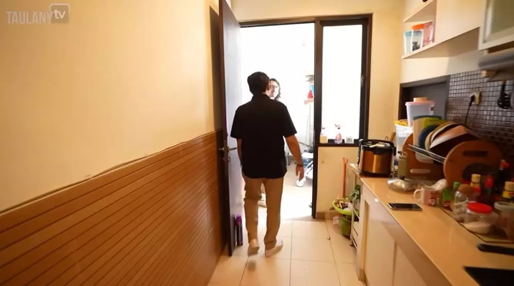 interior dapur kotor rumah Ello © YouTube interior dapur kotor rumah Ello © YouTube