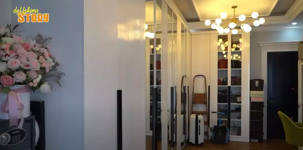 potret kamar tidur Mpok Alpa ini letak kamar mandinya dibuat tersembunyi © 2024 brilio.net potret kamar tidur Mpok Alpa ini letak kamar mandinya dibuat tersembunyi © 2024 brilio.net