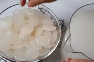 Tak perlu air beras, ini cara bersihkan lendir kolang-kaling agar kesat dan bebas bau pakai satu bahan