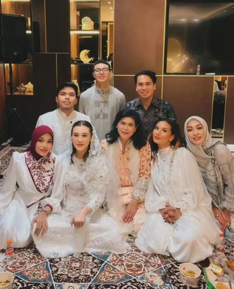 Aaliyah Massaid tasyakuran 4 bulan kehamilan © Instagram